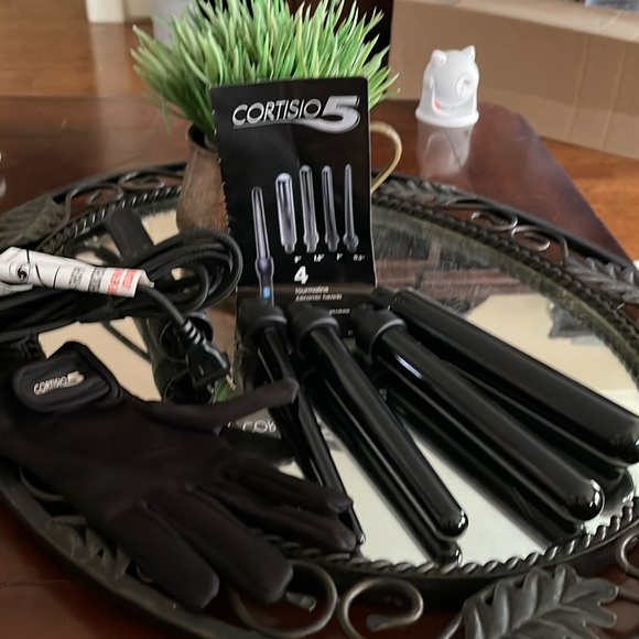 Cortisio5 Other - NWOT Cortisio 5 in 1 curling iron set